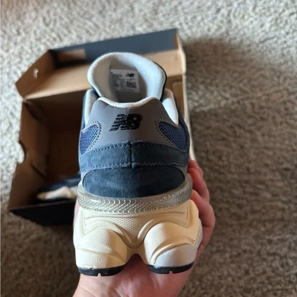 New Balance navy 9060 - Picture 3 of 6